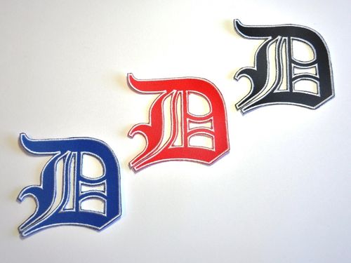 Aufnäher Buchstabe "D", Old Style, Grundhöhe 8 cm mit Bügelbeschichtung  -  verschiedene Farben