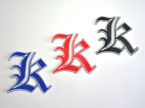 Aufnäher Buchstabe "K", Old Style, Grundhöhe 8 cm mit Bügelbeschichtung  -  verschiedene Farben