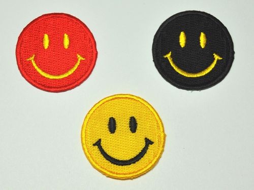 Aufnäher Smiley 'happy' als Magnet oder Aufbügler, Größe 4 cm - verschiedene Farben