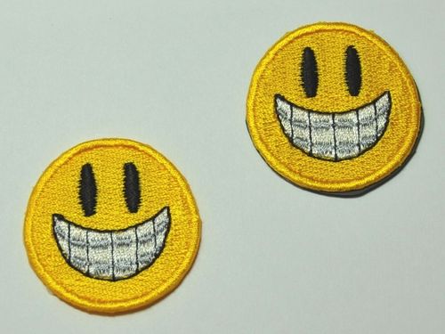 Aufnäher Smiley 'brace' gelb als Magnet oder Aufbügler, Größe 4 cm