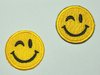 Aufnäher Smiley 'winking' gelb als Magnet oder Aufbügler, Größe 4 cm