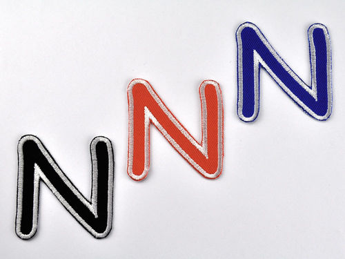 Aufnäher Buchstabe "N", Comic Sans, Höhe 8 cm mit Bügelbeschichtung  -  verschiedene Farben