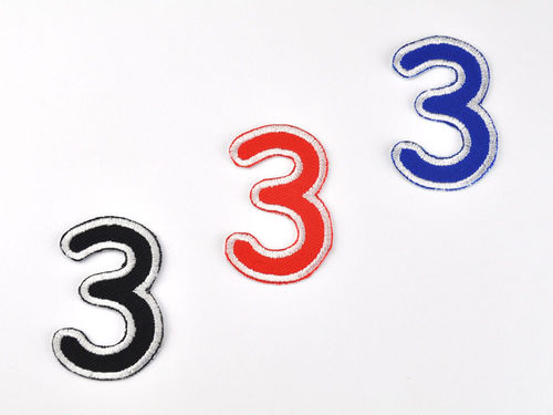 Aufnäher Zahl "3", Comic Sans; Höhe 8 cm mit Bügelbeschichtung  -  verschiedene Farben