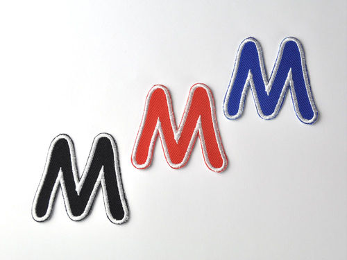 Aufnäher Buchstabe "M", Comic Sans, Höhe 5 cm mit Bügelbeschichtung  -  verschiedene Farben