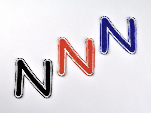 Aufnäher Buchstabe "N", Comic Sans, Höhe 5 cm mit Bügelbeschichtung  -  verschiedene Farben