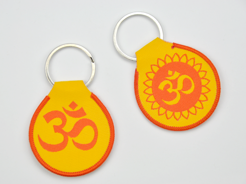 Schlüsselanhänger gewebt "OM" Yoga Symbol Größe 5x5,7cm, Motive beidseitig